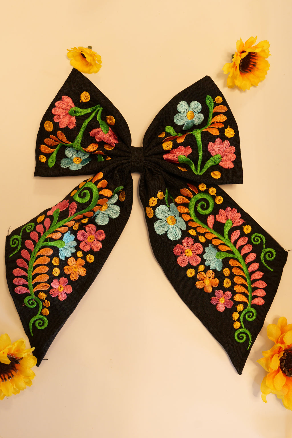 Embroidered bow | Black