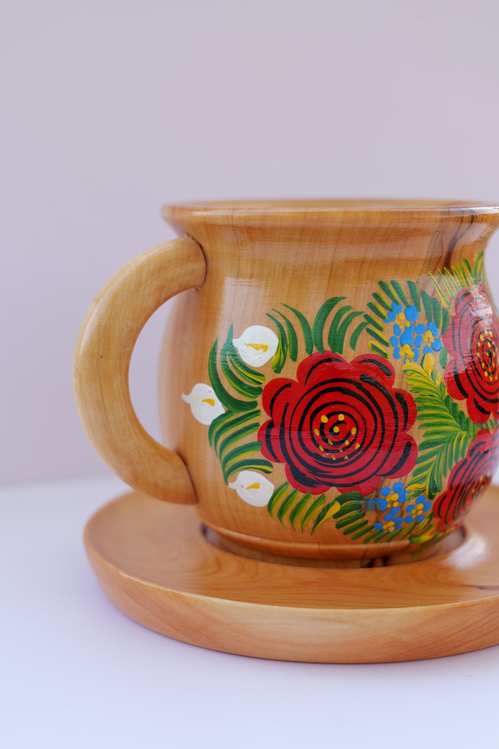 Tea cup with saucer | 4 red flowers