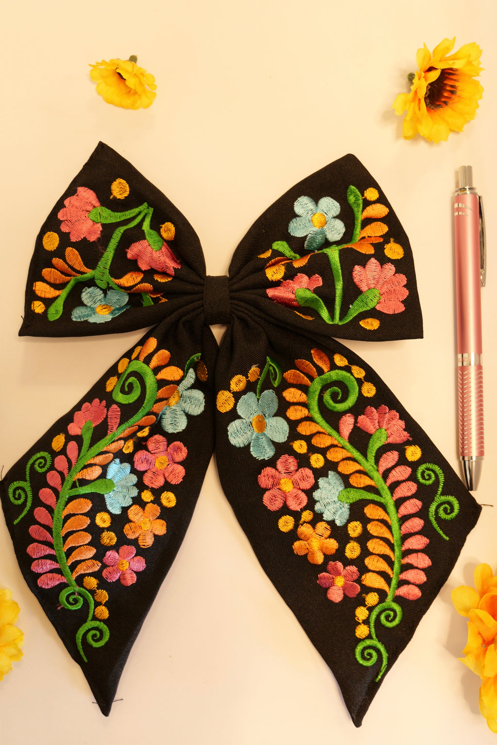 Embroidered bow | Black