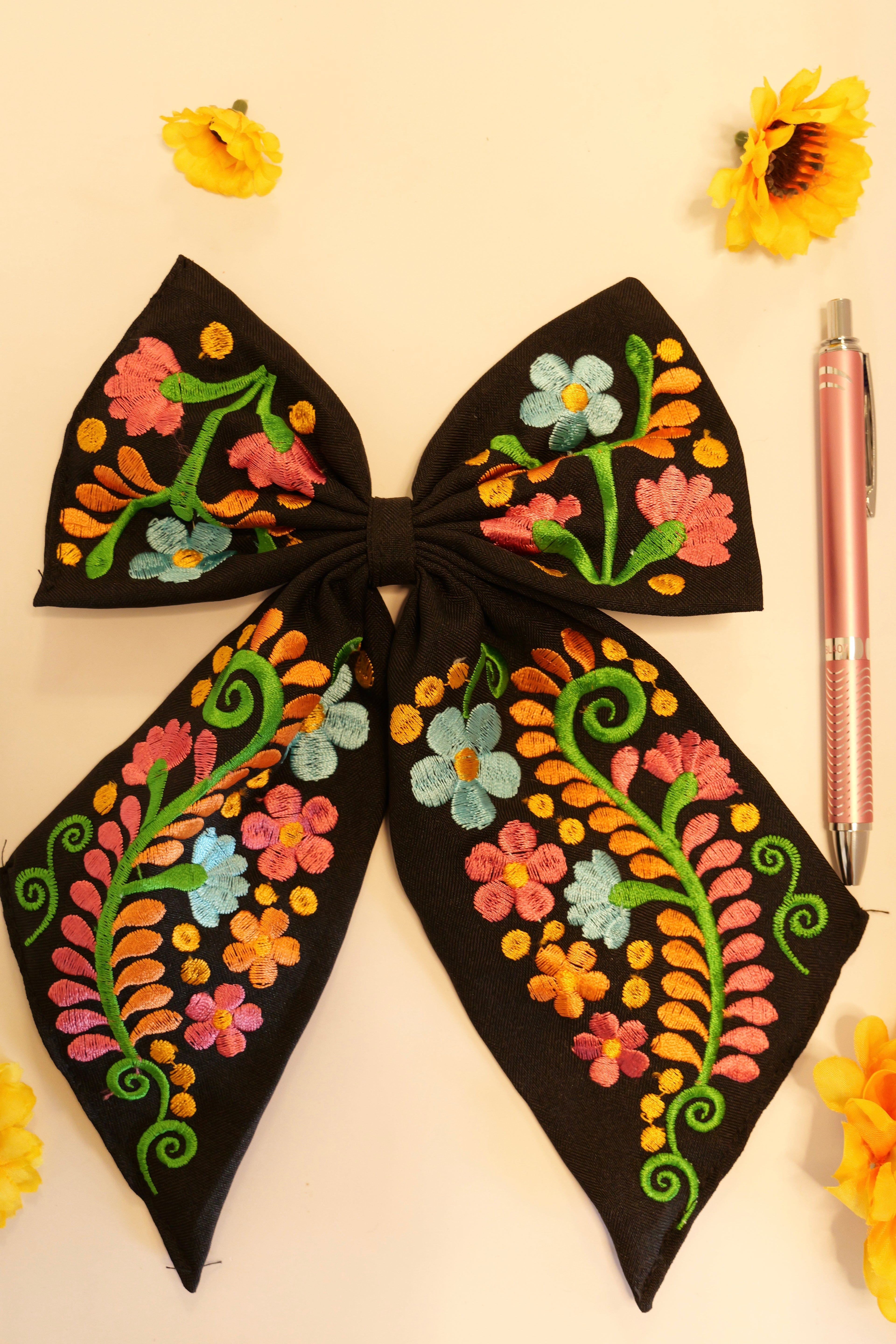 Embroidered bow | Black