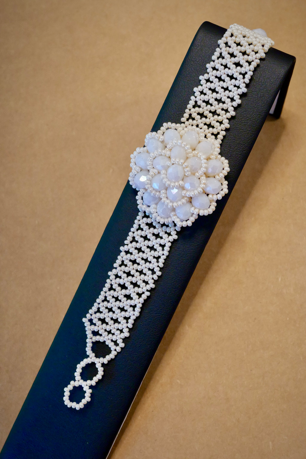 White Floral Glass Seed Bead Bracelet
